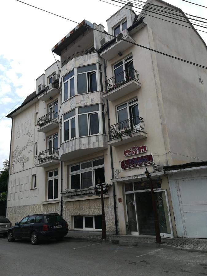 Family Hotel George Svilengrad Exteriör bild